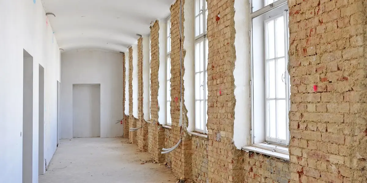 Modernisierter Wohnraum — Aus- und Umbauten mit Fliesenarbeiten